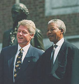 http://upload.wikimedia.org/wikipedia/commons/thumb/2/27/Bill-Clinton-with-Nelson-Mandela.jpg/200px-Bill-Clinton-with-Nelson-Mandela.jpg